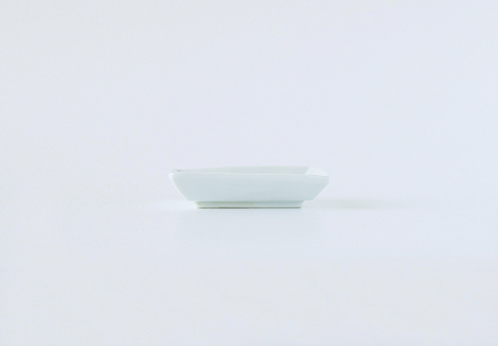 波佐見焼　窯元　陶房青　AO SHOP　吉村陶苑　白亜　３寸角皿